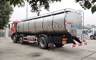 天潤新東牛奶運(yùn)輸車，中原腹地冷鏈運(yùn)輸新標(biāo)桿